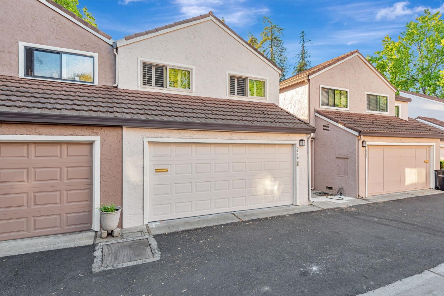 2559 Lancaster Court