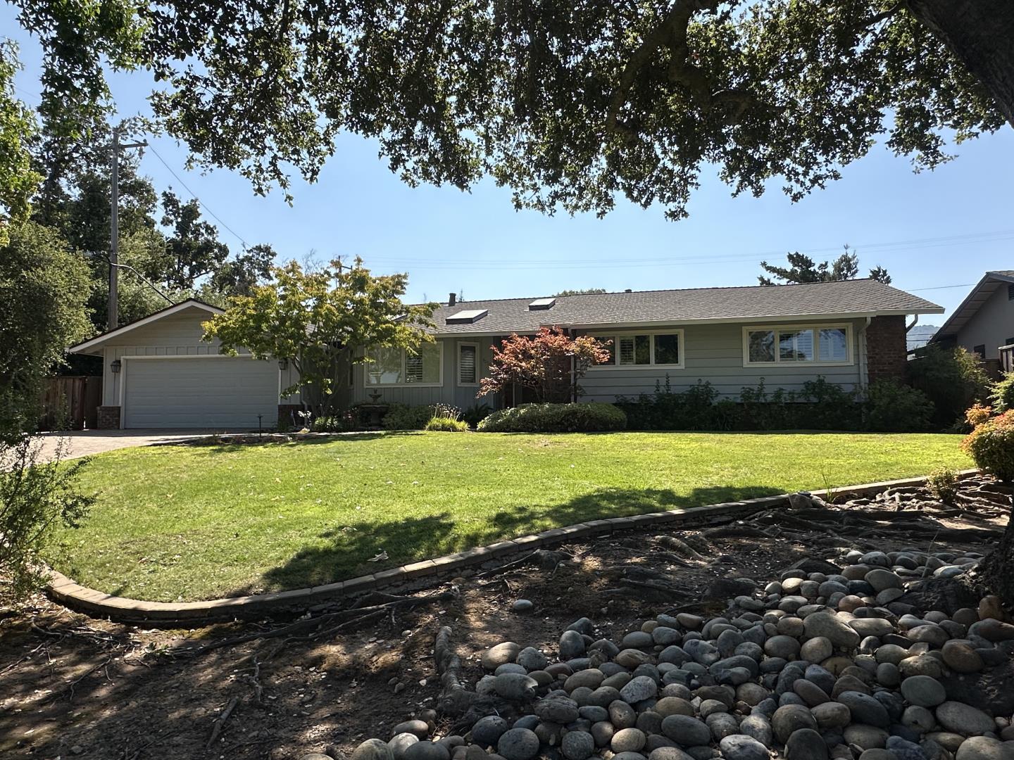 1256 Hillcrest Drive