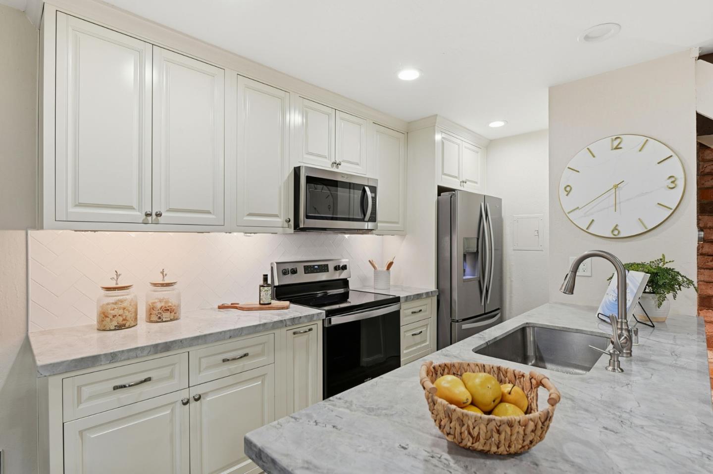 383 East Latimer Avenue 2