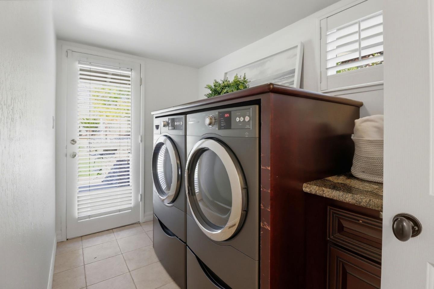 1241 Hillcrest Drive