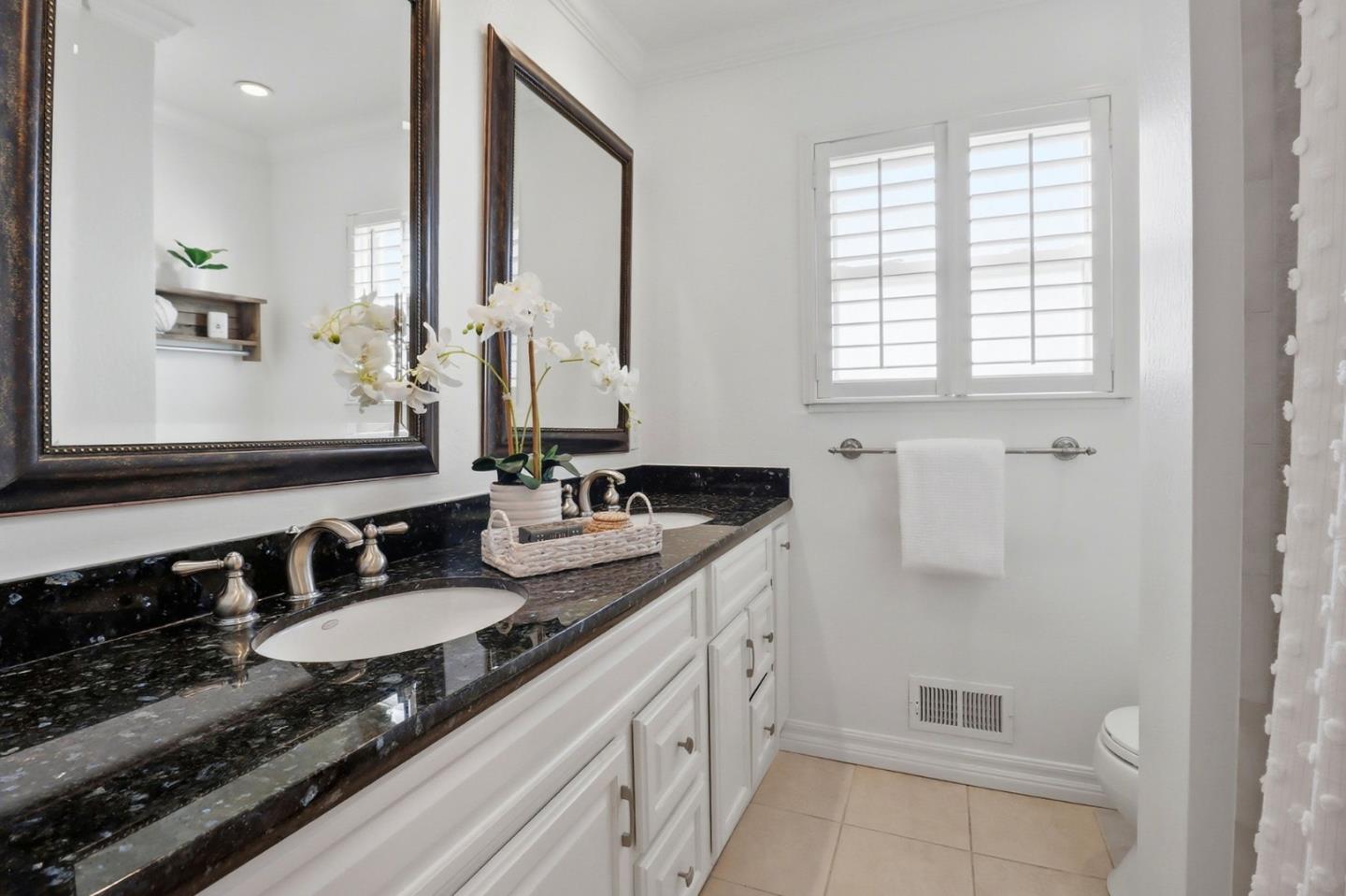 1241 Hillcrest Drive