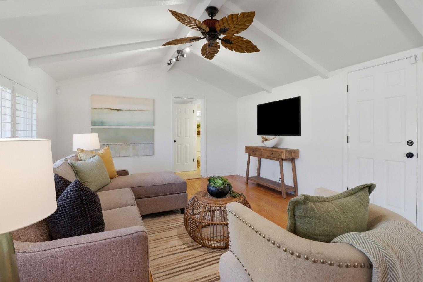 1241 Hillcrest Drive