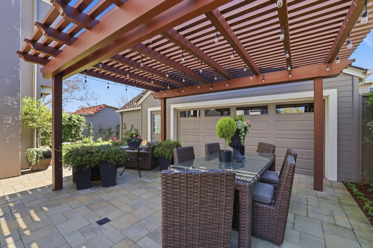 1152 Willow Glen Way