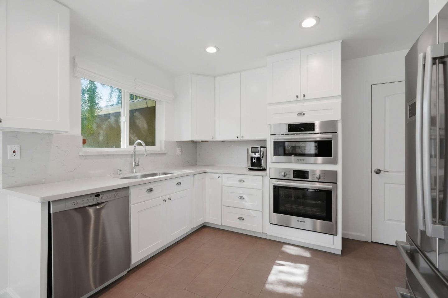 1370 Hillcrest Court