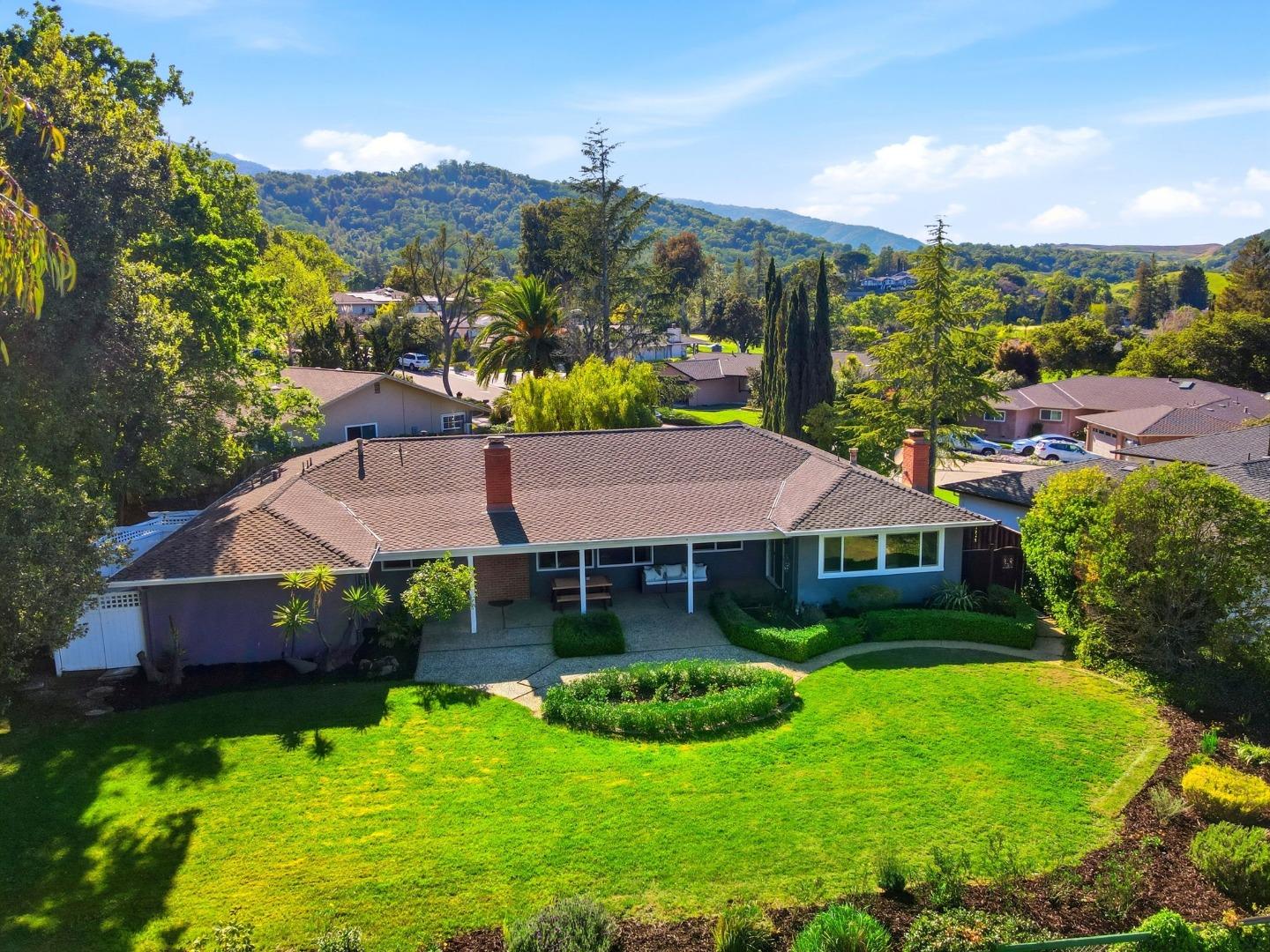 1370 Hillcrest Court