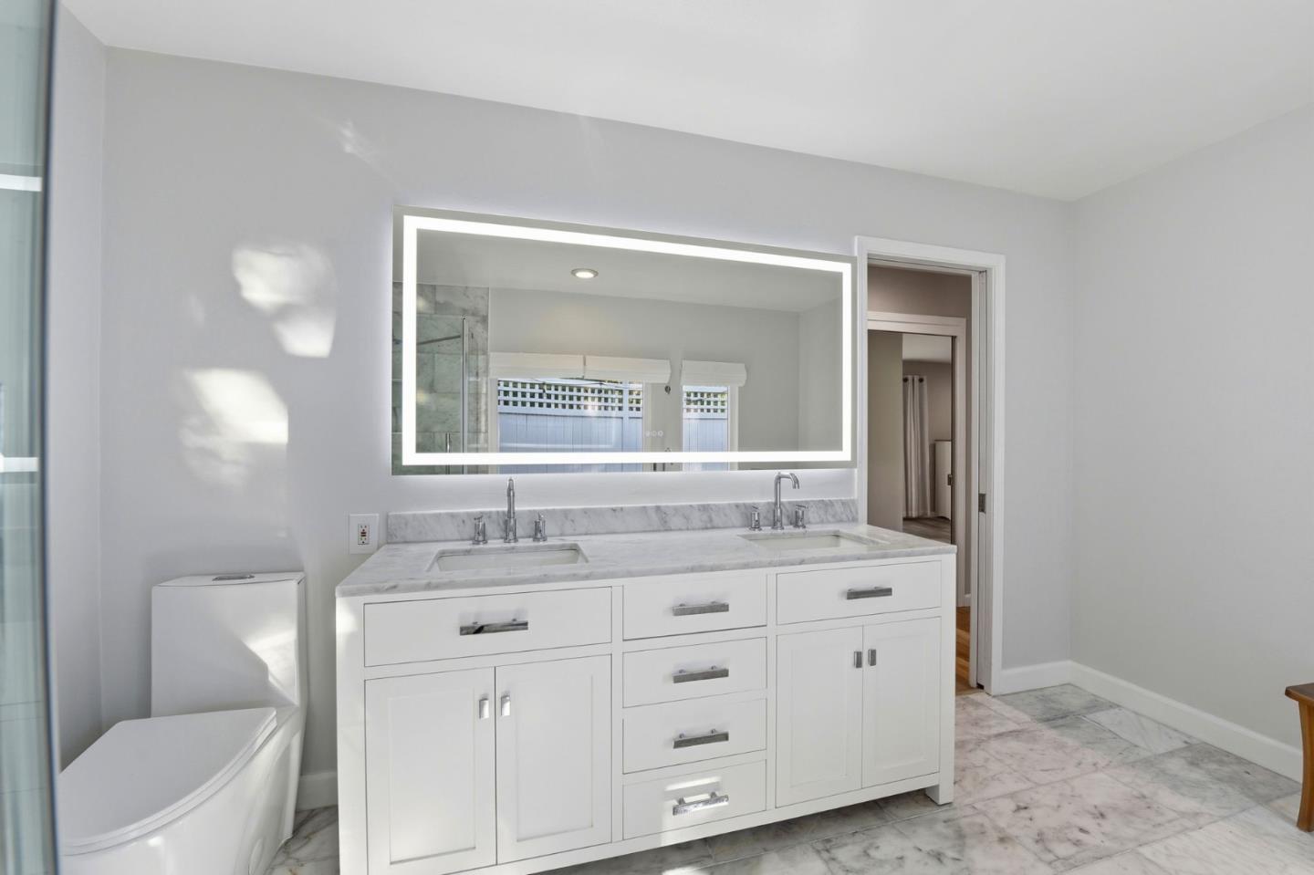 1370 Hillcrest Court