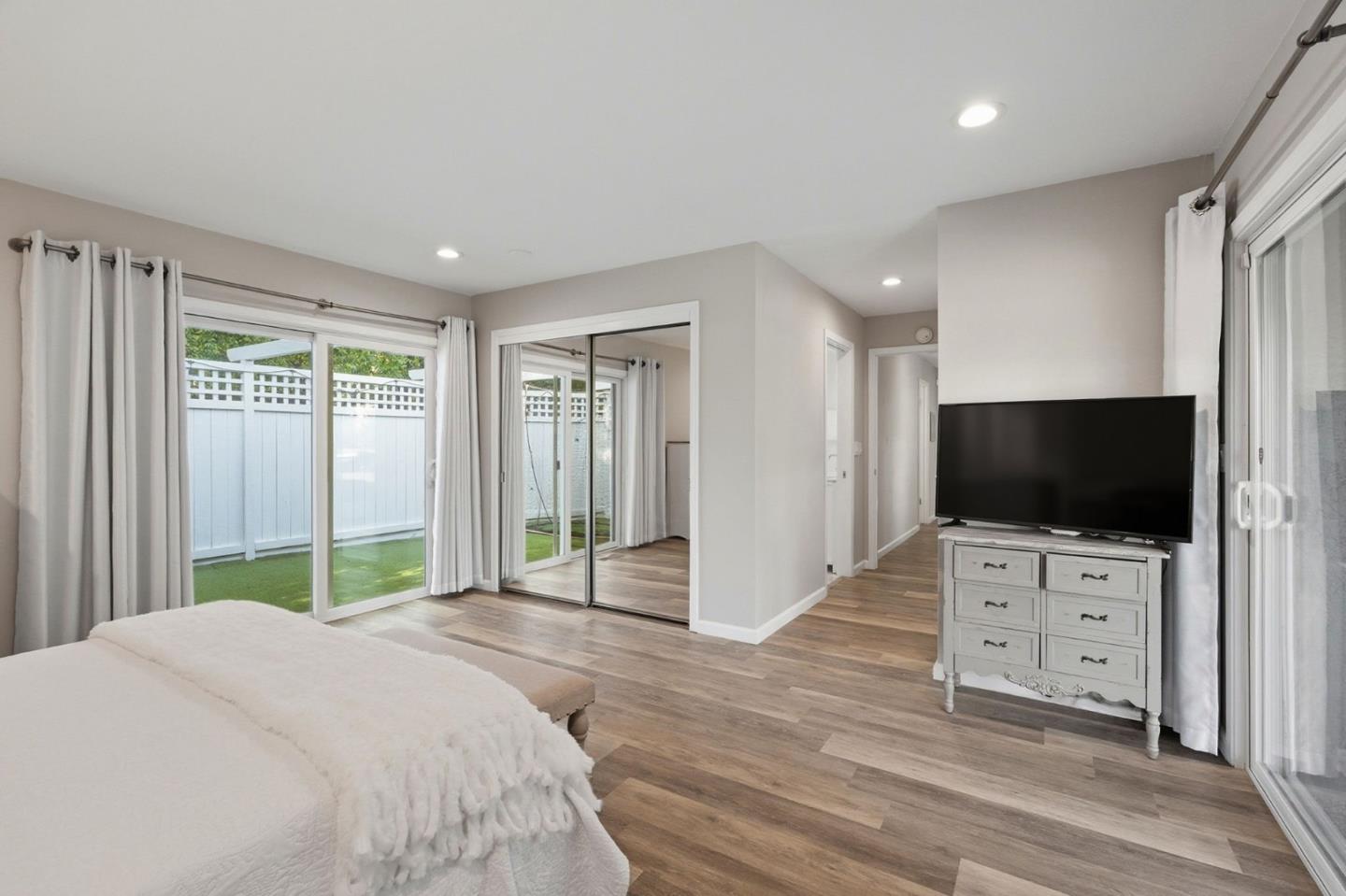 1370 Hillcrest Court