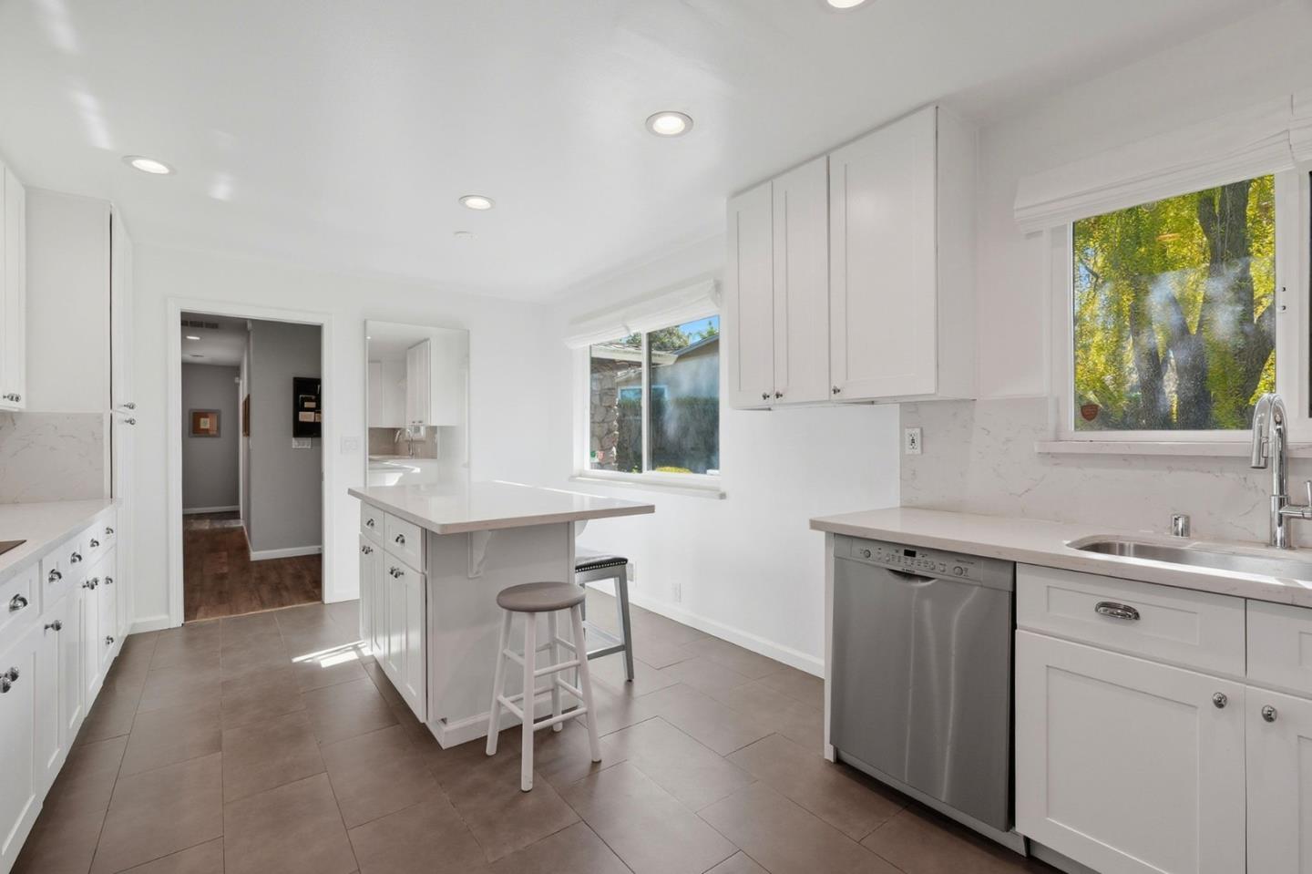 1370 Hillcrest Court