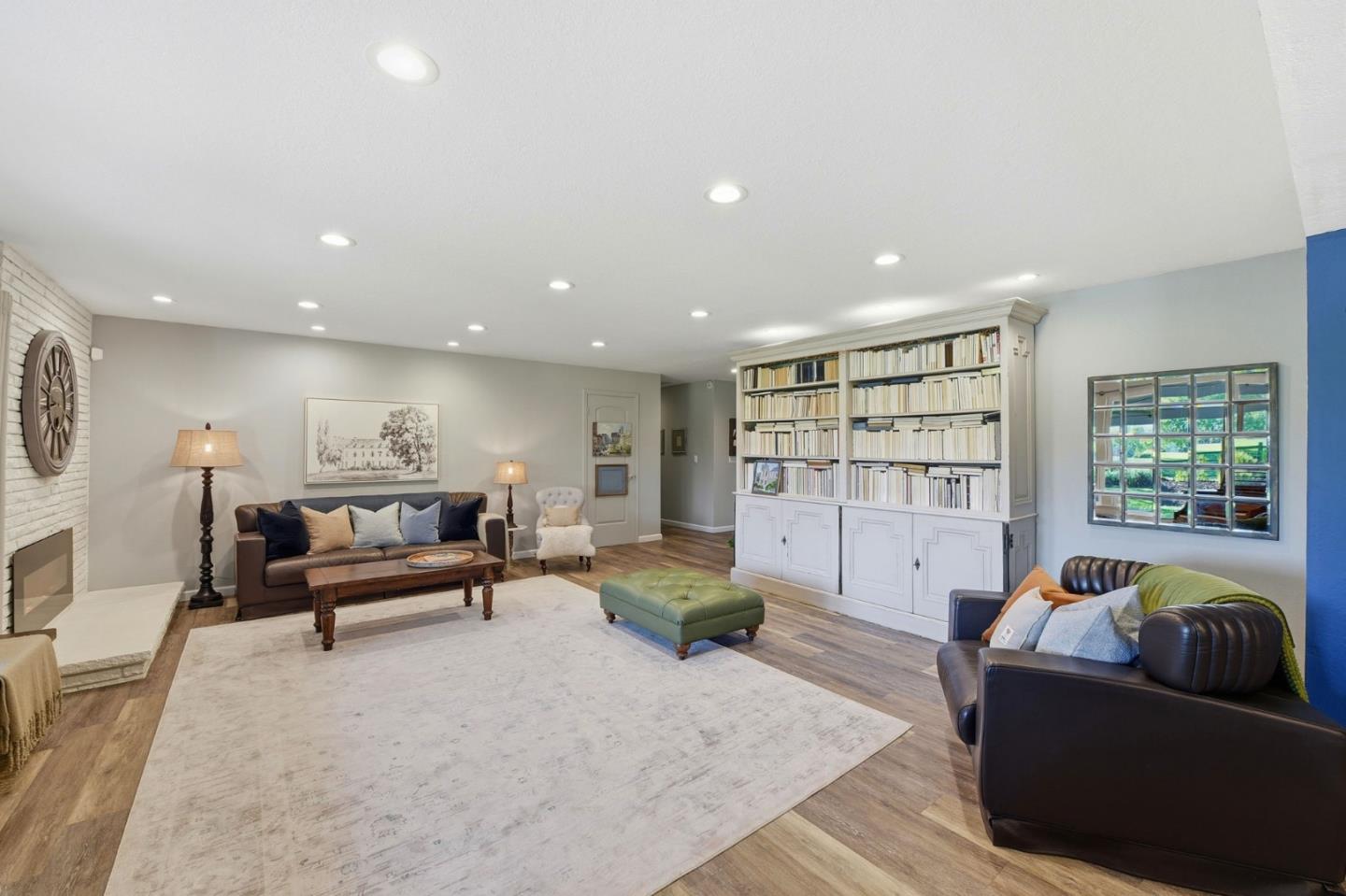 1370 Hillcrest Court