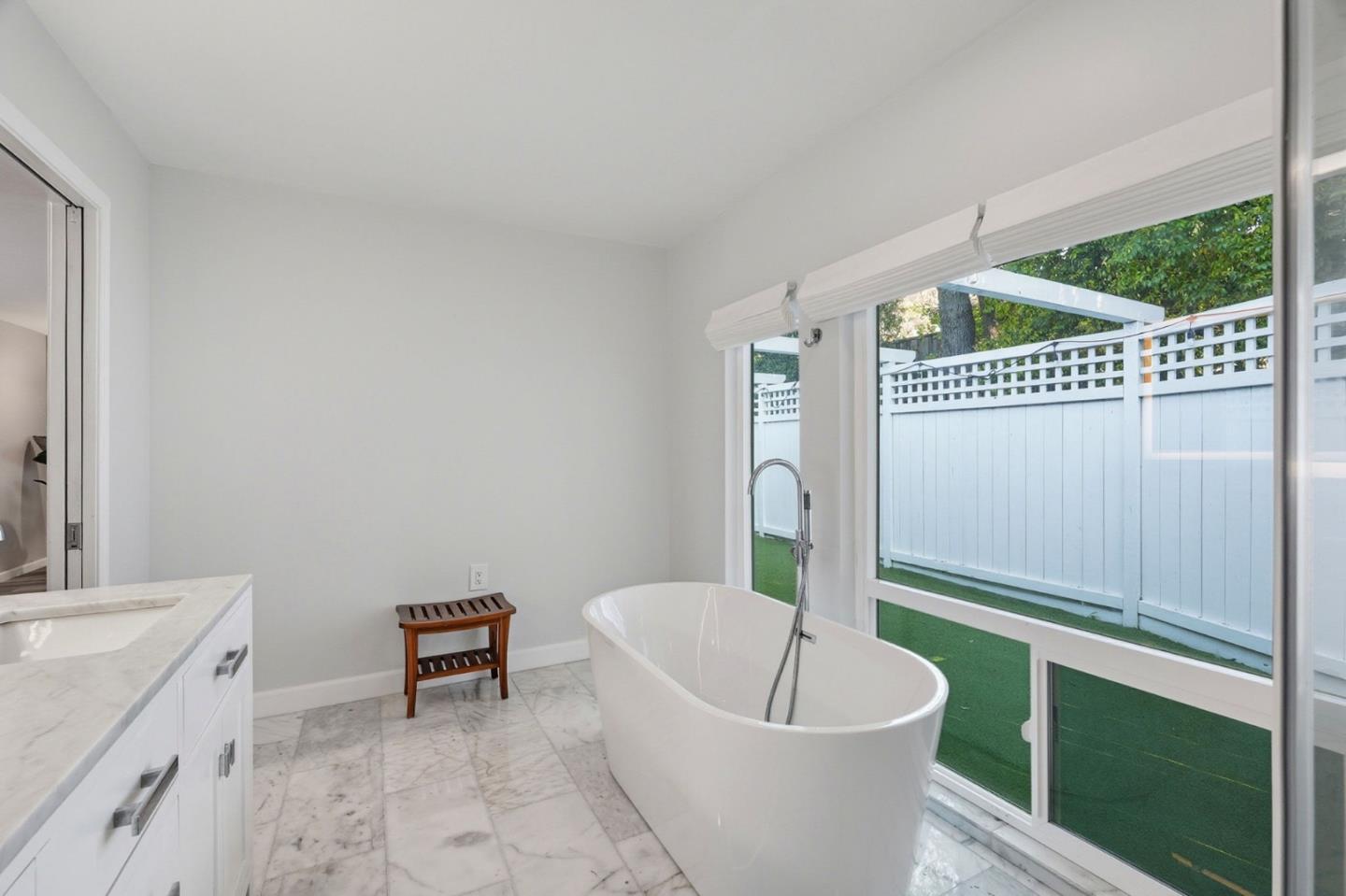 1370 Hillcrest Court