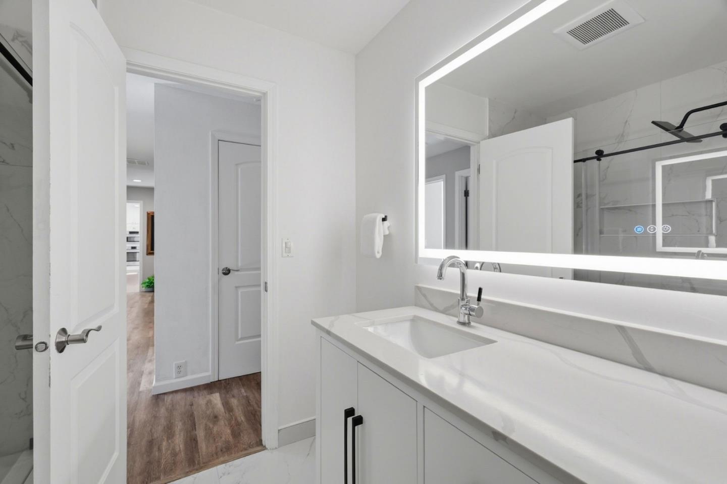 1370 Hillcrest Court