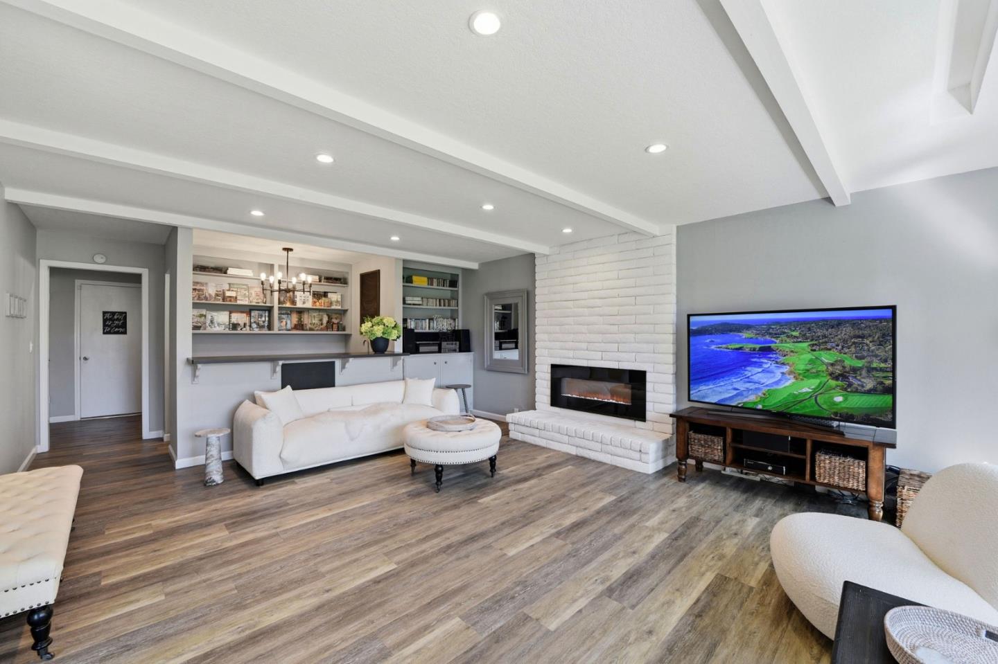 1370 Hillcrest Court