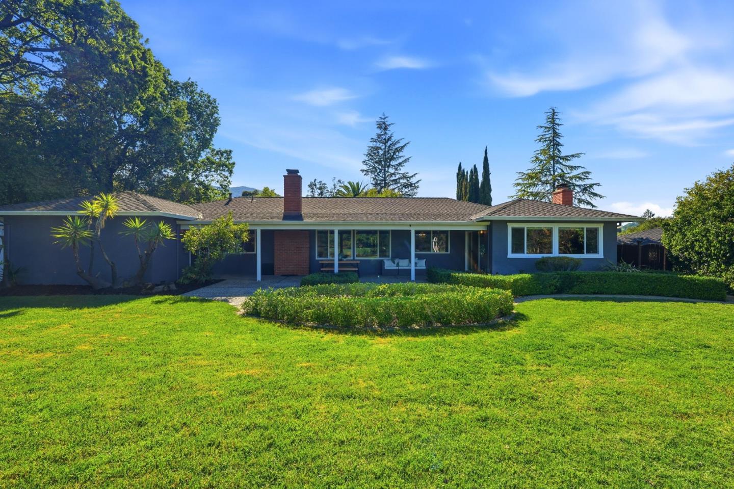 1370 Hillcrest Court