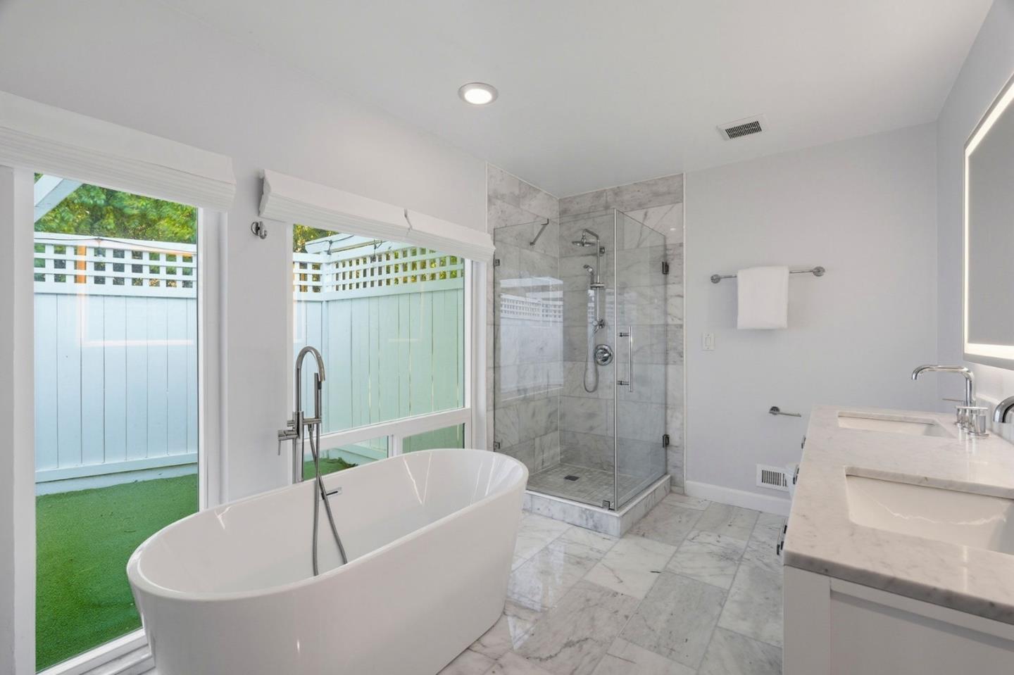 1370 Hillcrest Court