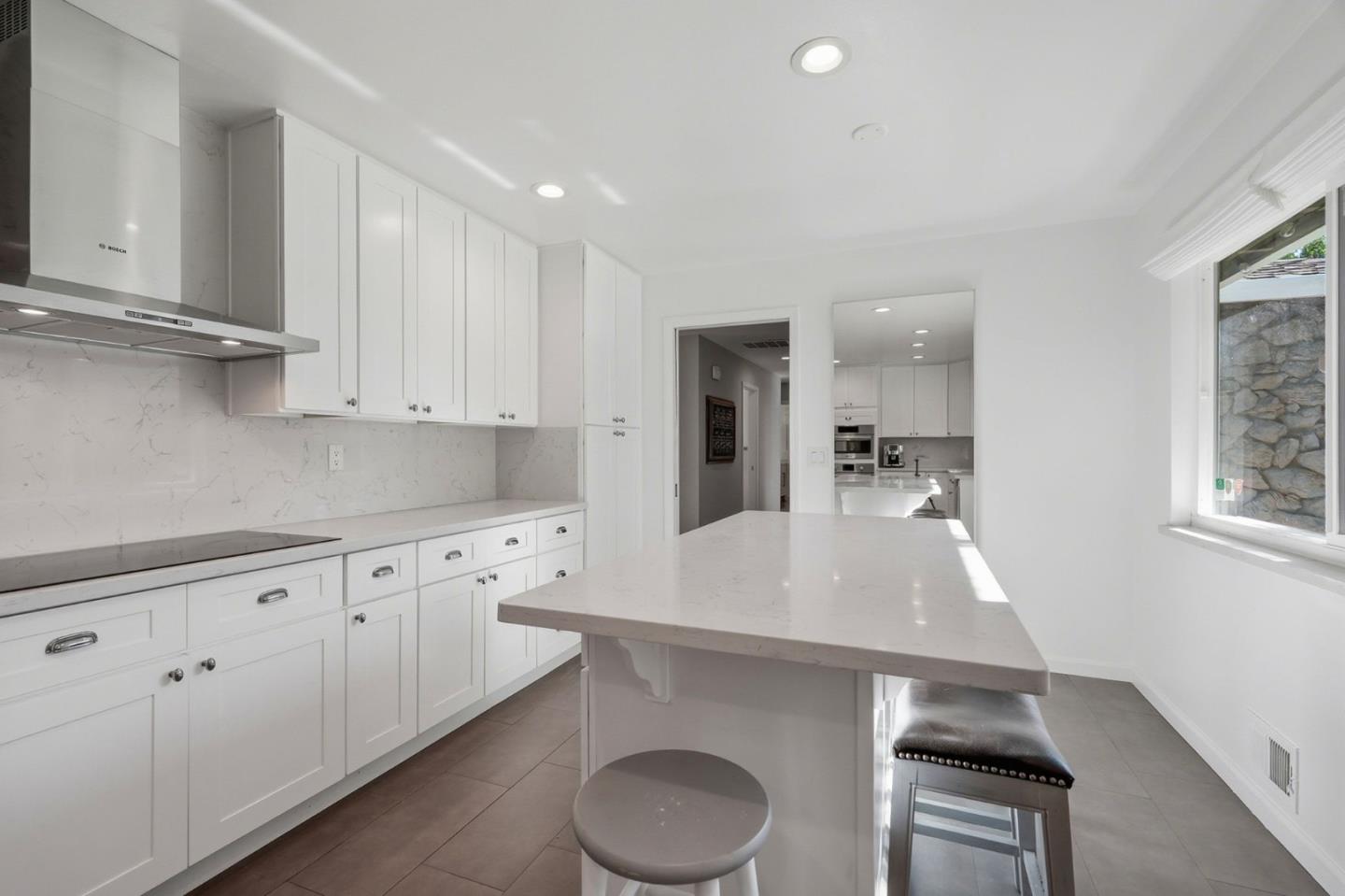 1370 Hillcrest Court