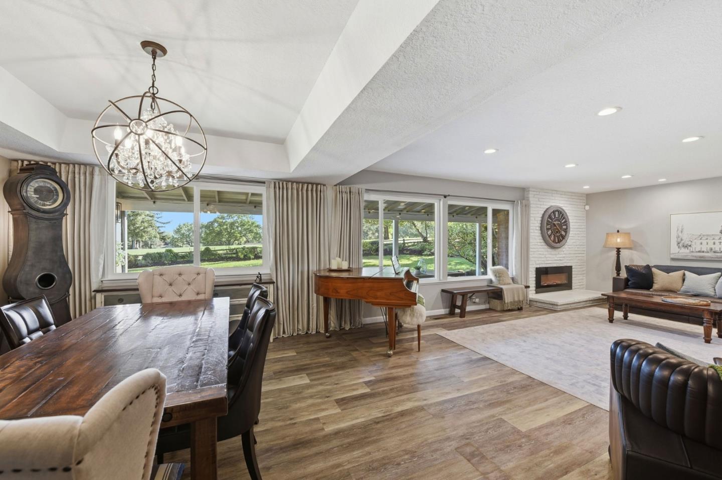 1370 Hillcrest Court