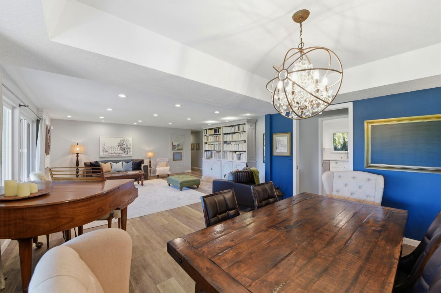 1370 Hillcrest Court