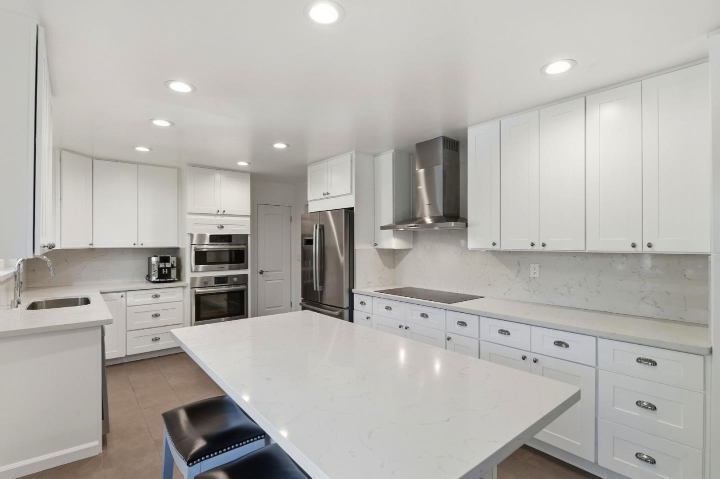 1370 Hillcrest Court