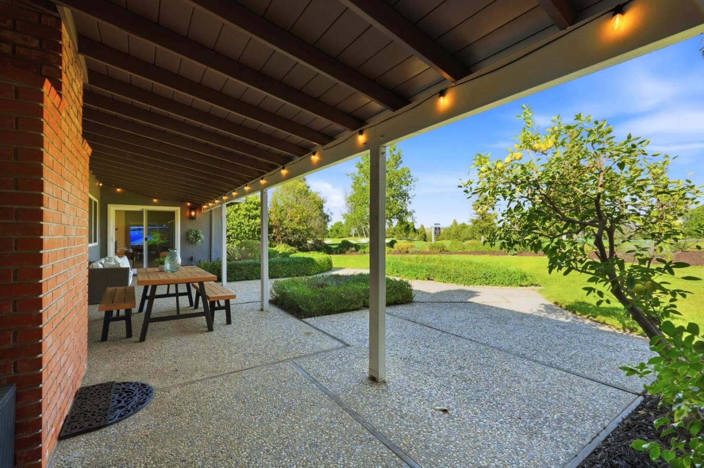 1370 Hillcrest Court