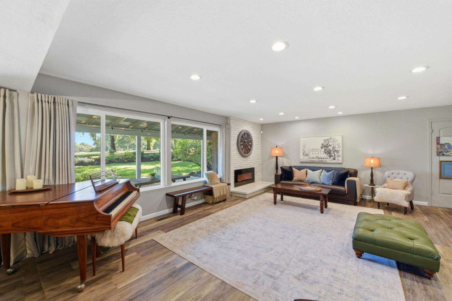 1370 Hillcrest Court