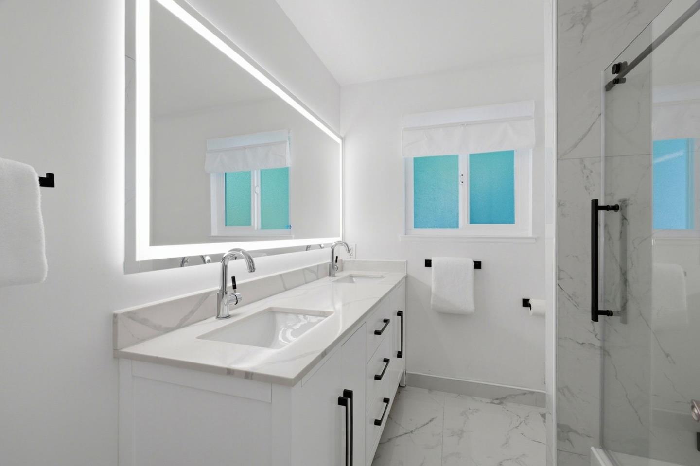 1370 Hillcrest Court