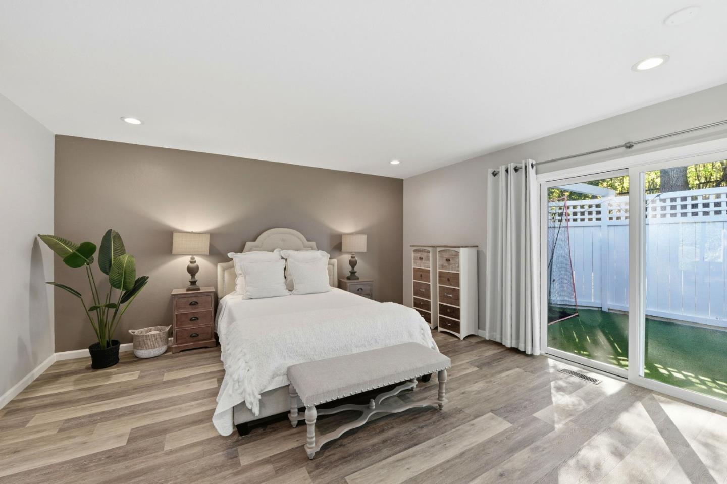 1370 Hillcrest Court