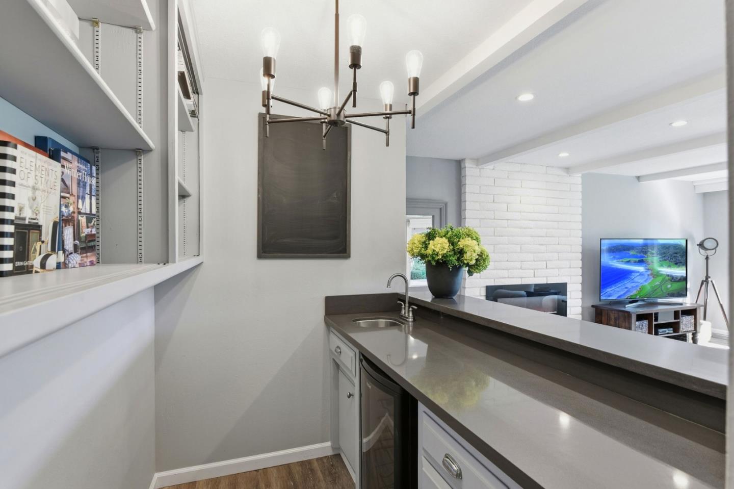 1370 Hillcrest Court