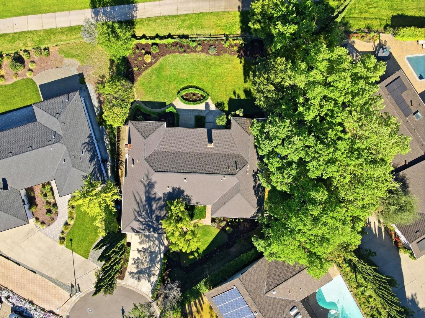 1370 Hillcrest Court