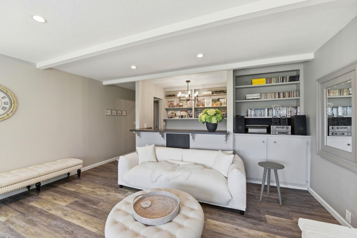 1370 Hillcrest Court