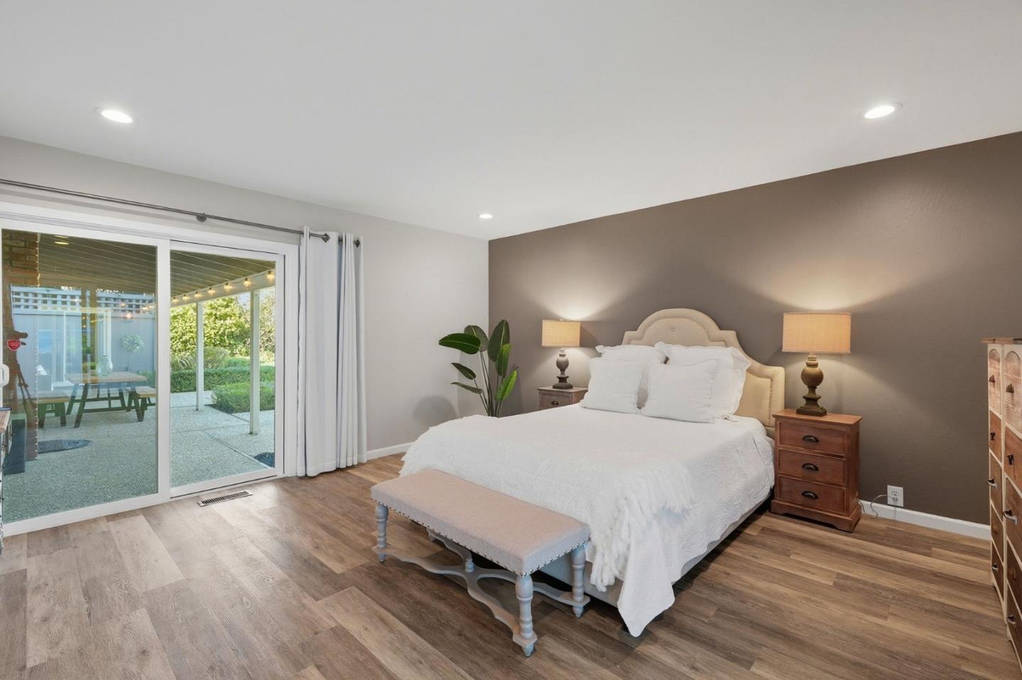 1370 Hillcrest Court