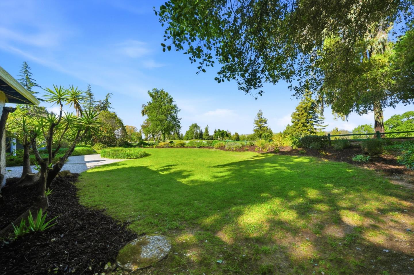 1370 Hillcrest Court