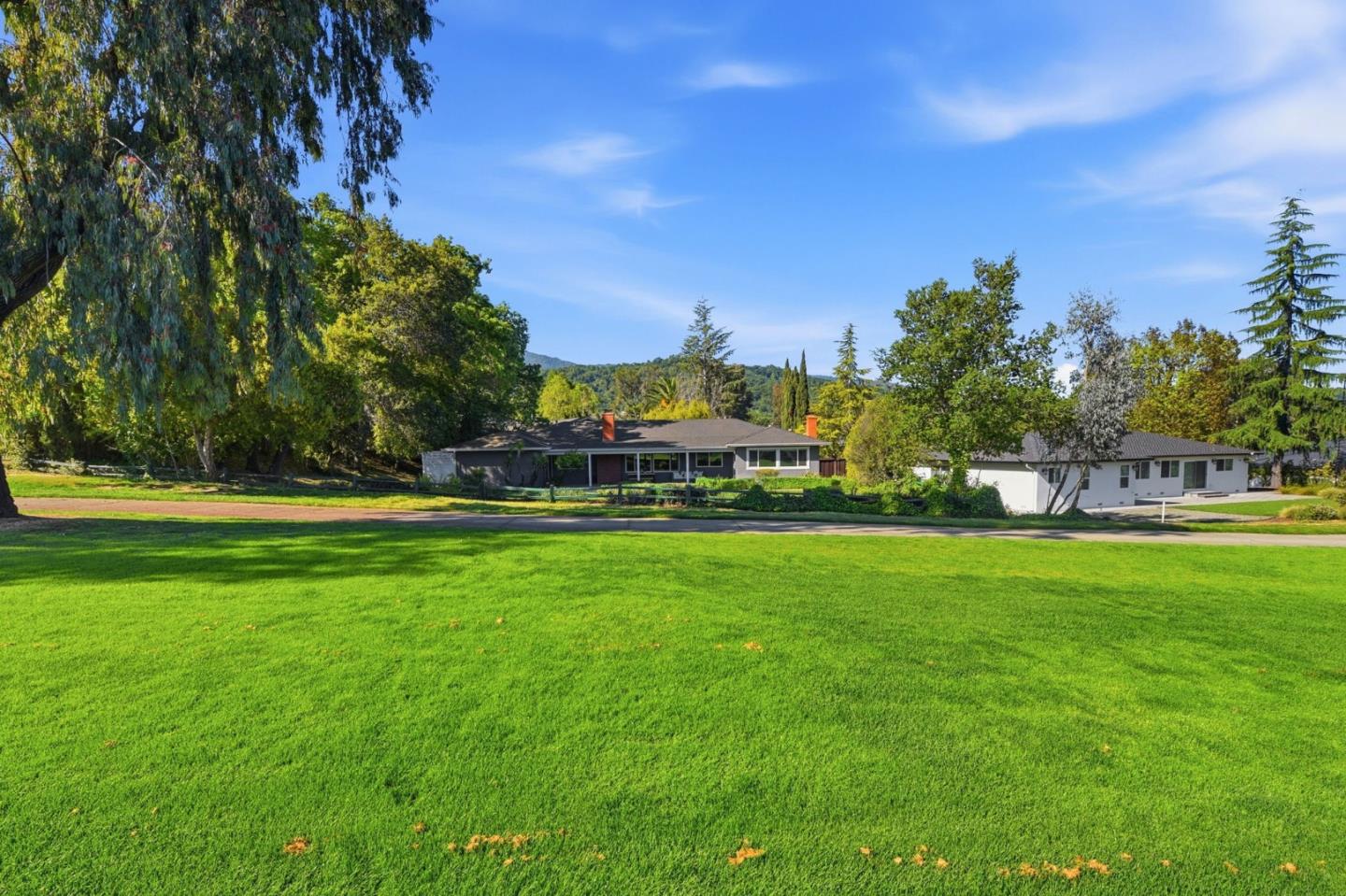 1370 Hillcrest Court