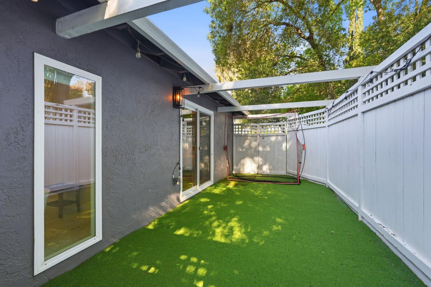 1370 Hillcrest Court