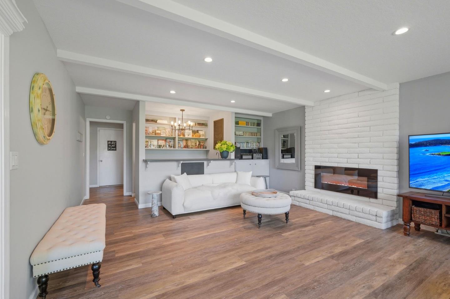 1370 Hillcrest Court