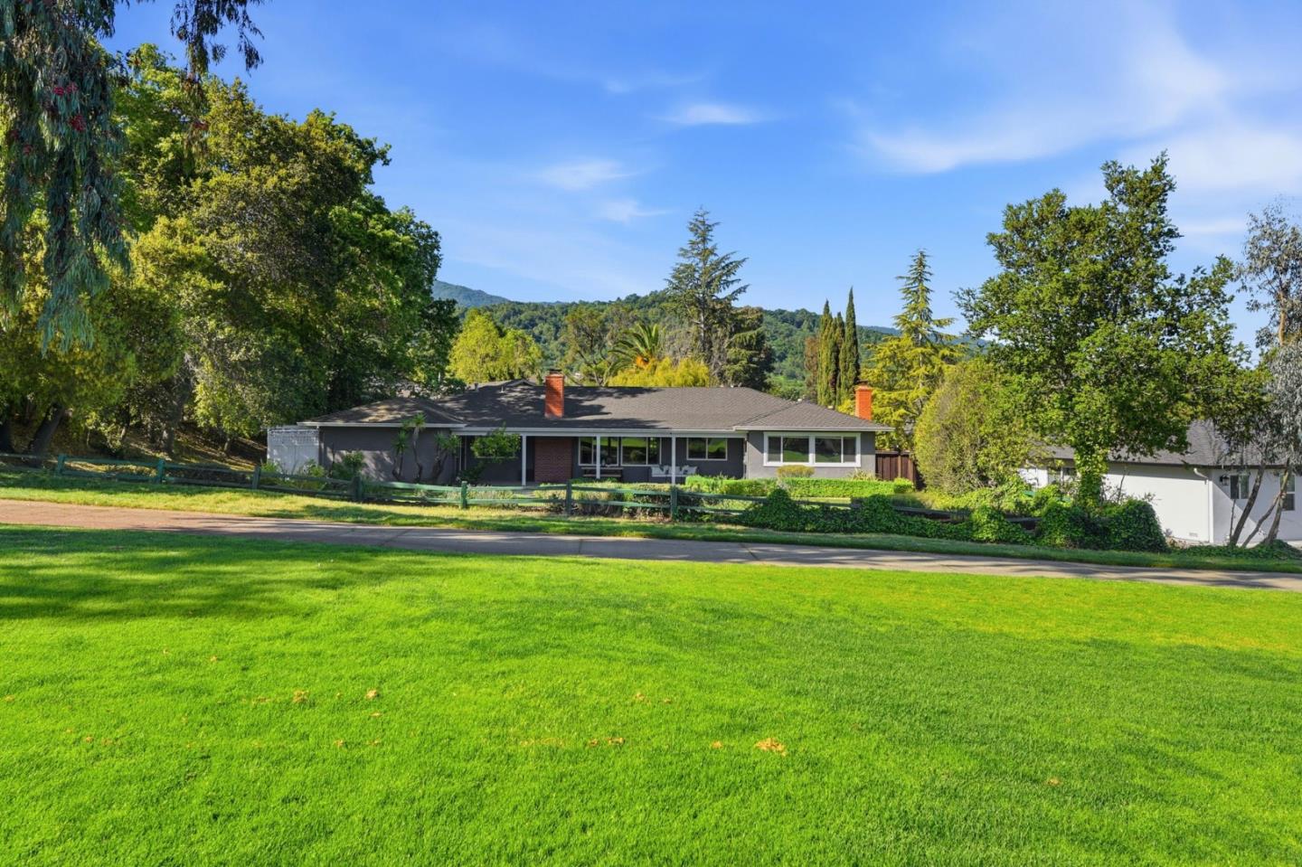 1370 Hillcrest Court