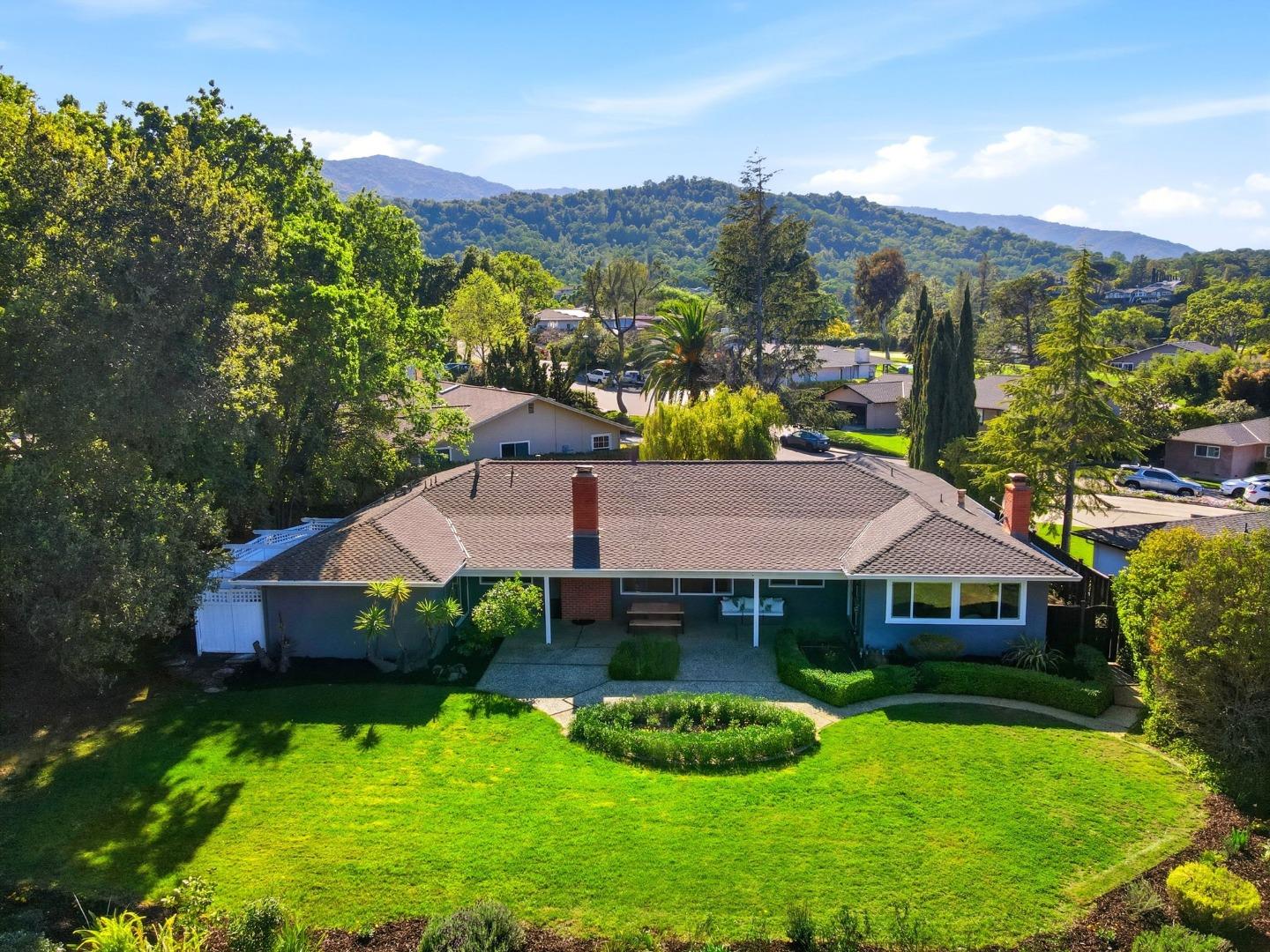 1370 Hillcrest Court