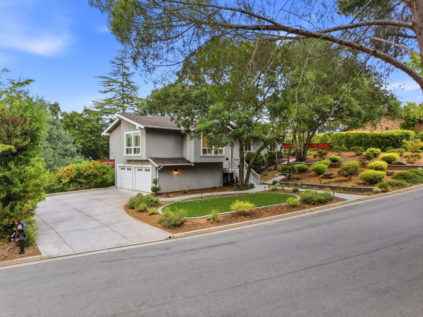 7111 Wooded Lake Drive