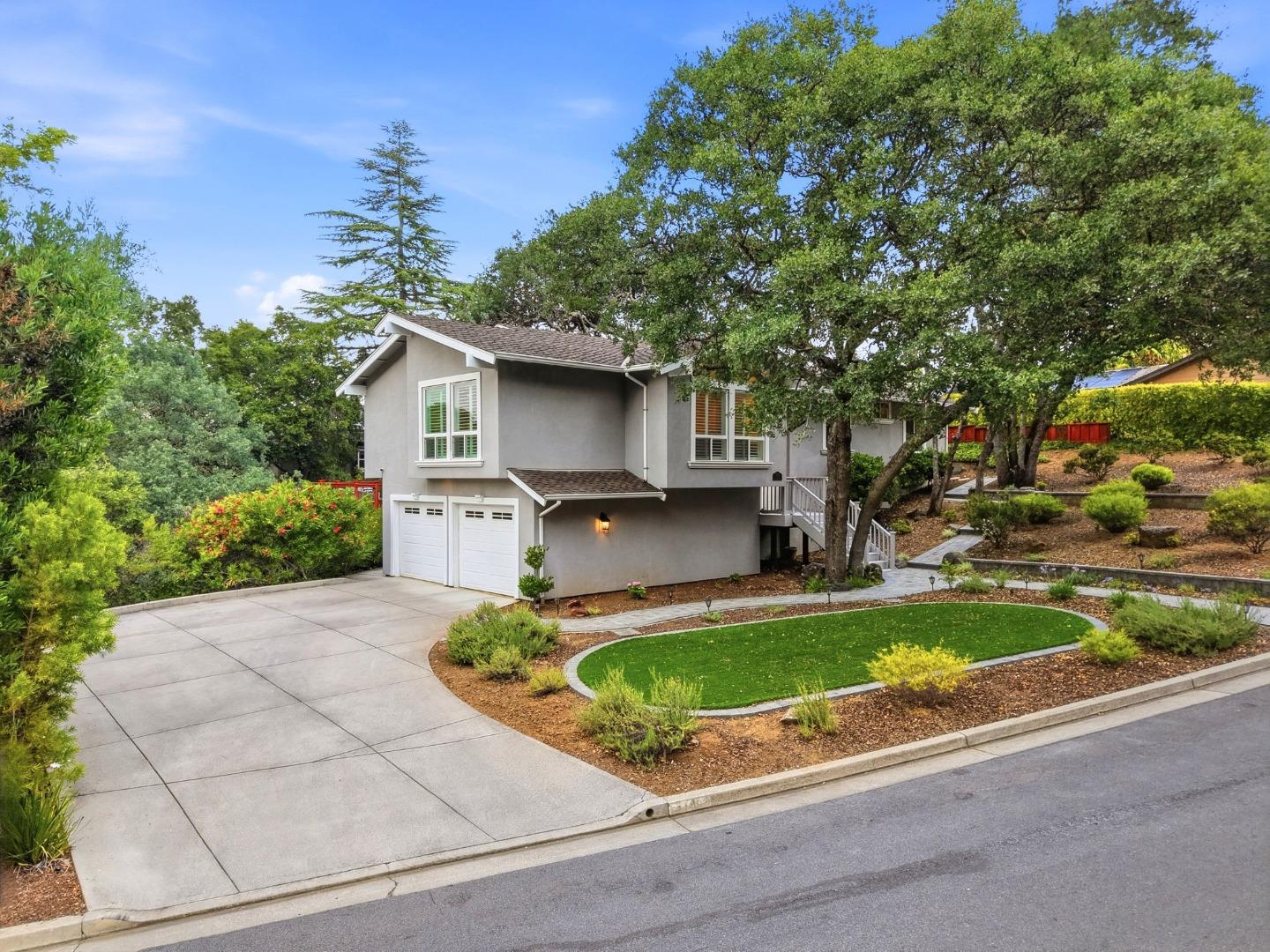 7111 Wooded Lake Drive