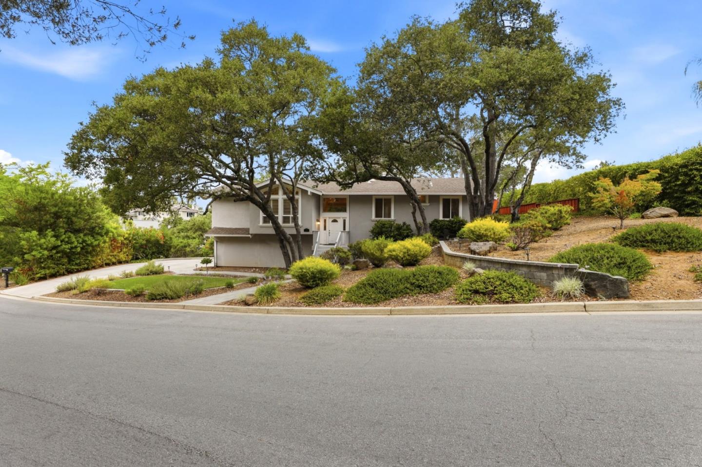 7111 Wooded Lake Drive