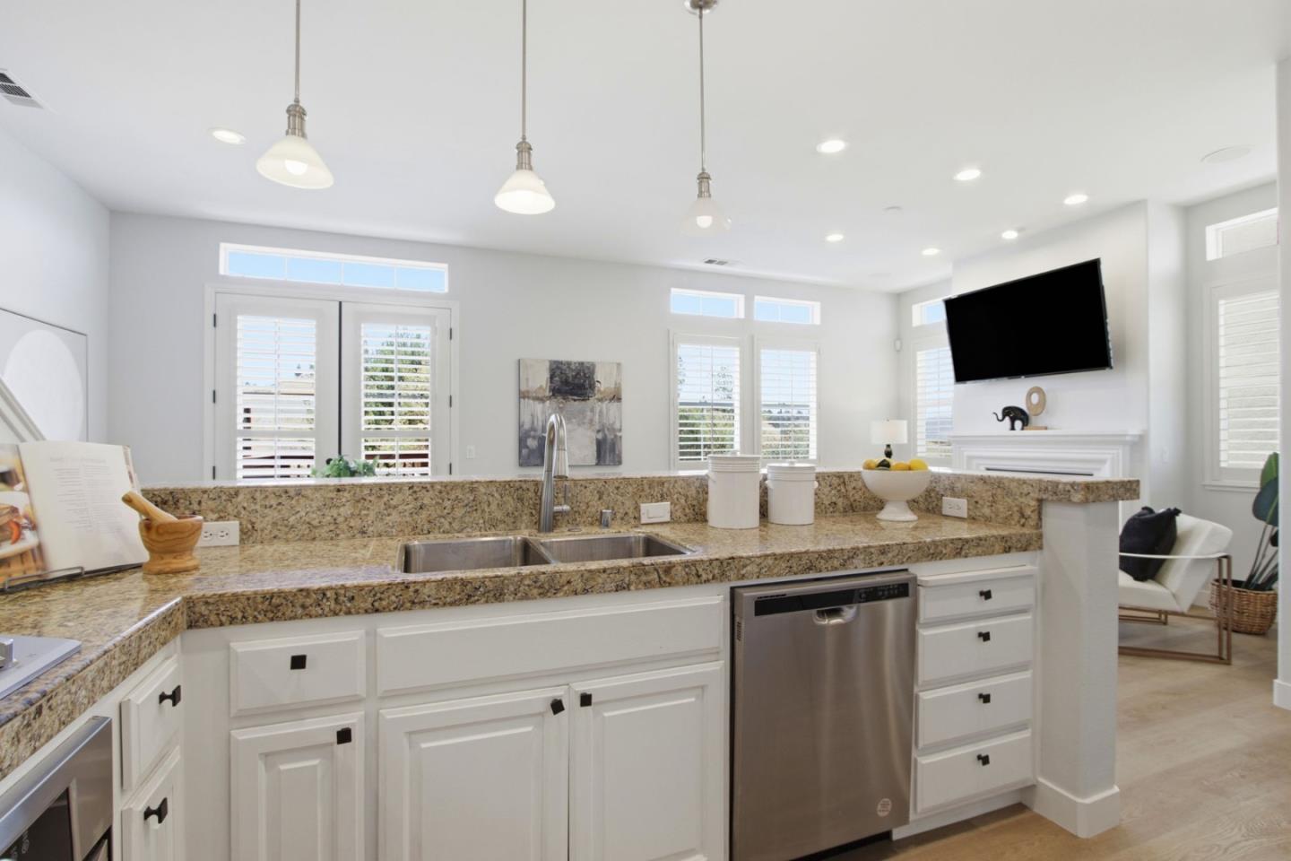 2400 Plateau DR