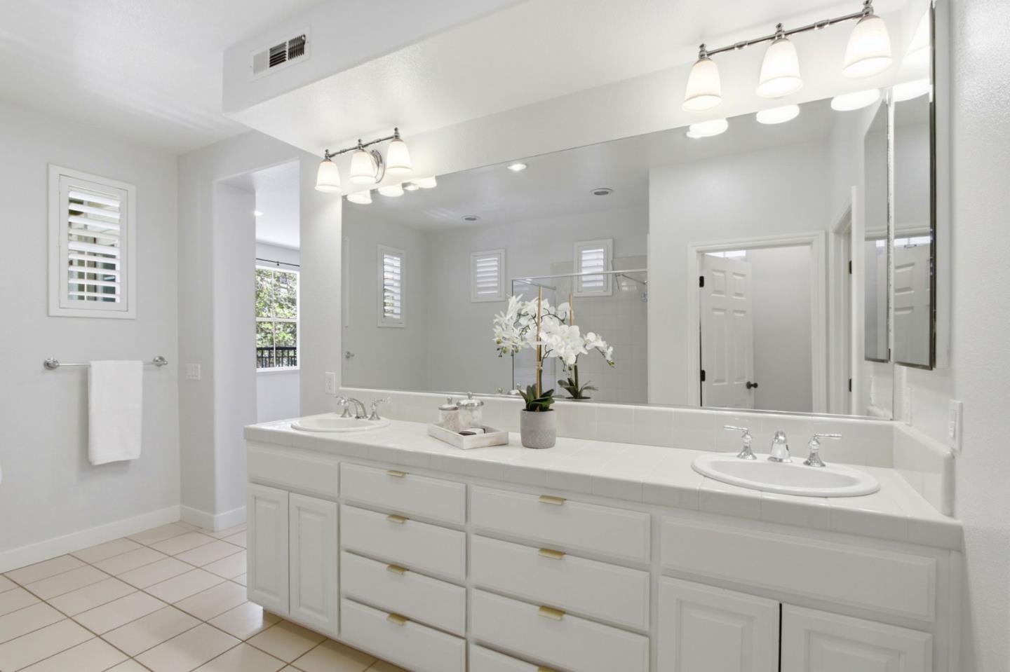 2400 Plateau DR