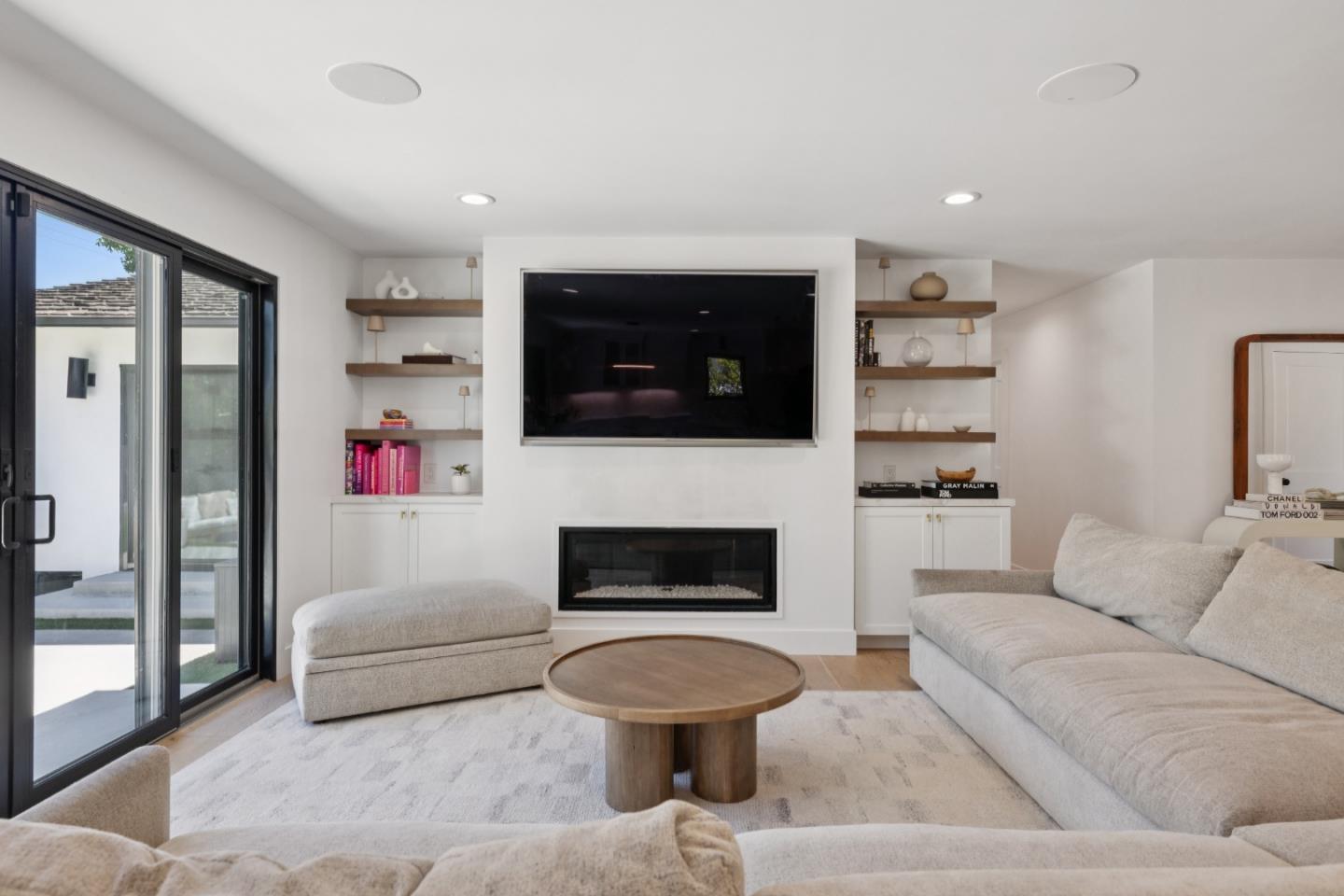 6474 Camelia DR