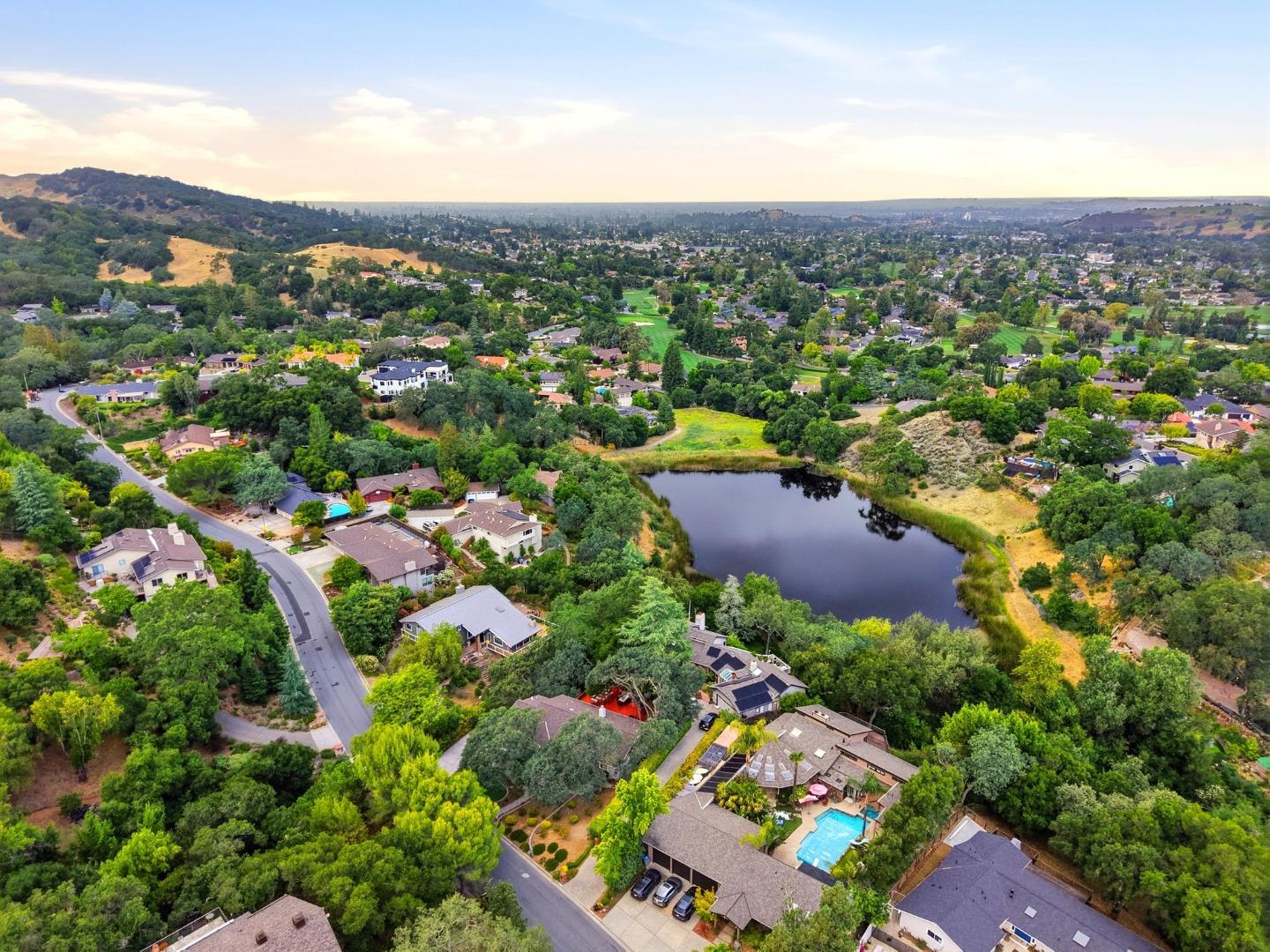 7111 Wooded Lake DR