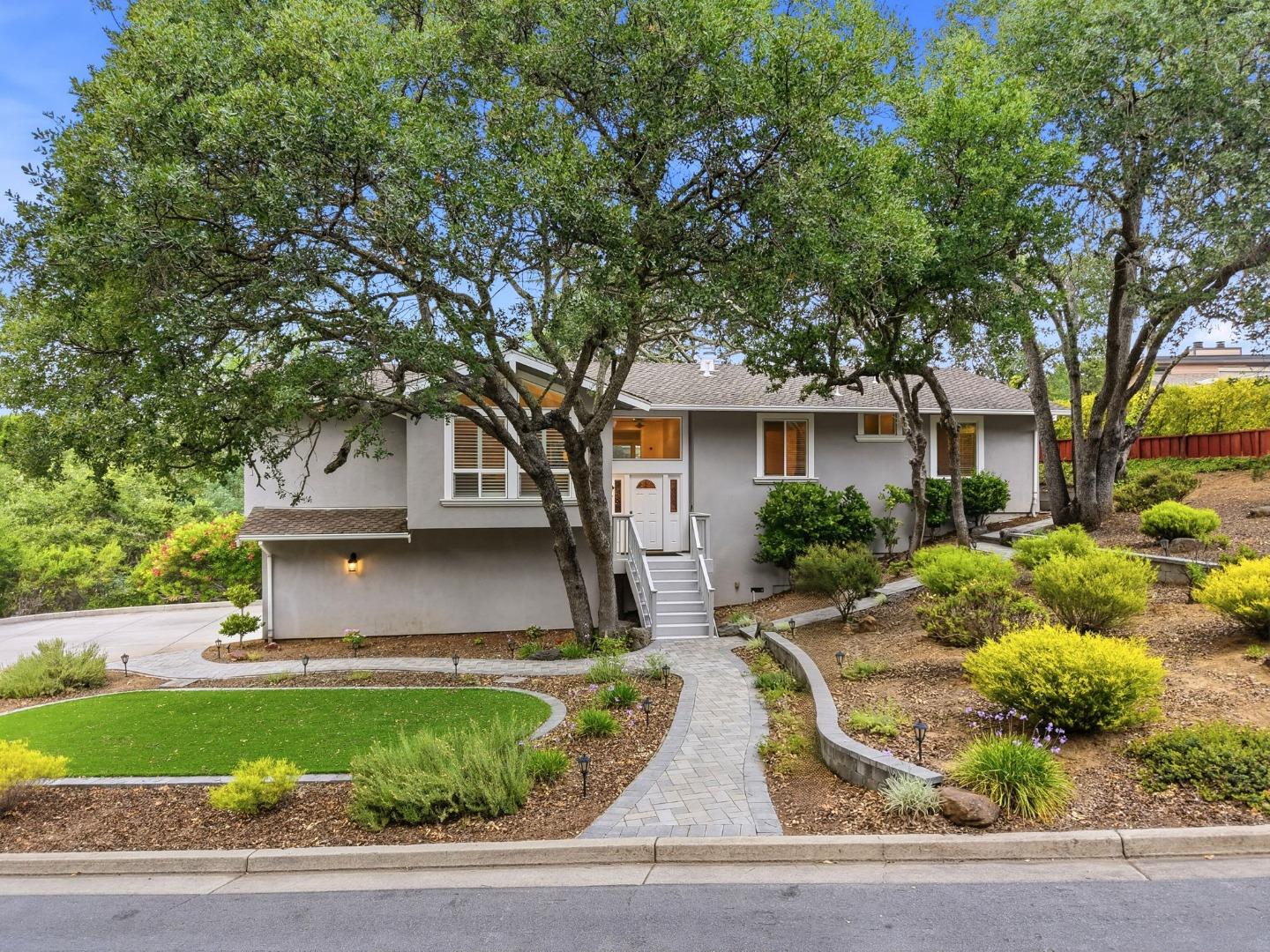 7111 Wooded Lake DR