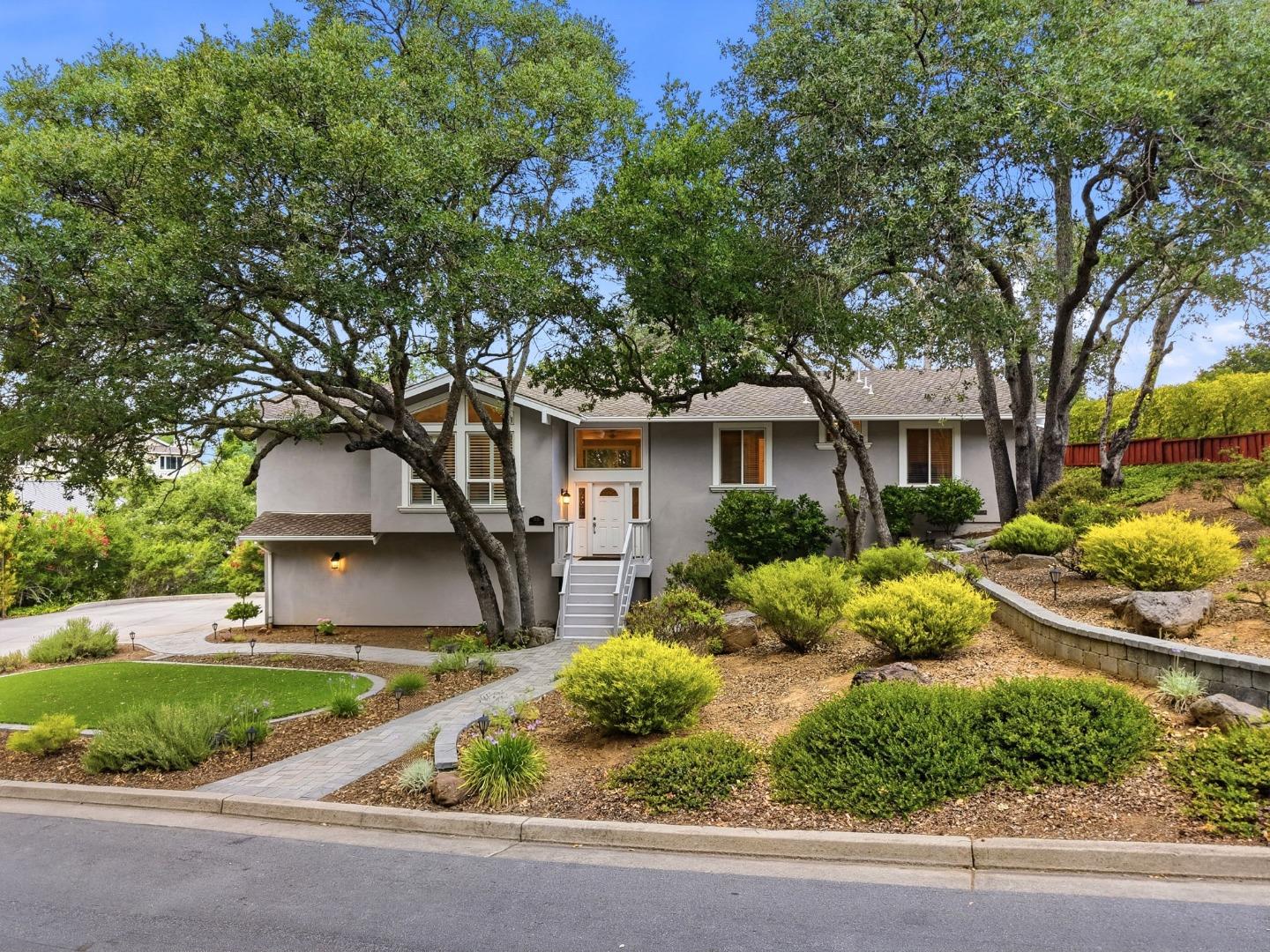 7111 Wooded Lake DR