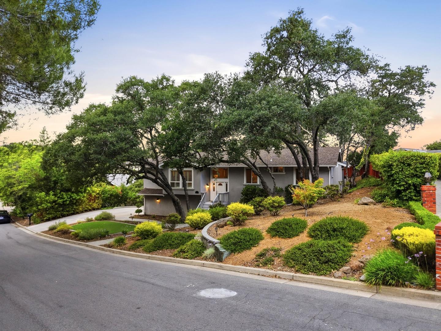 7111 Wooded Lake DR