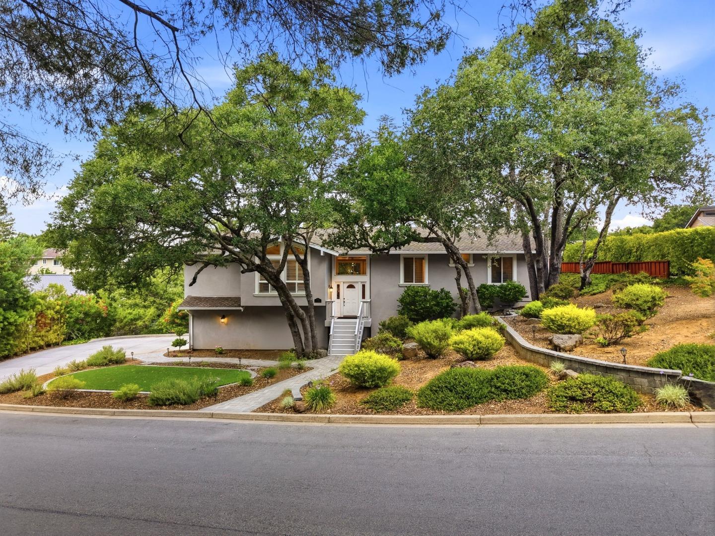 7111 Wooded Lake DR