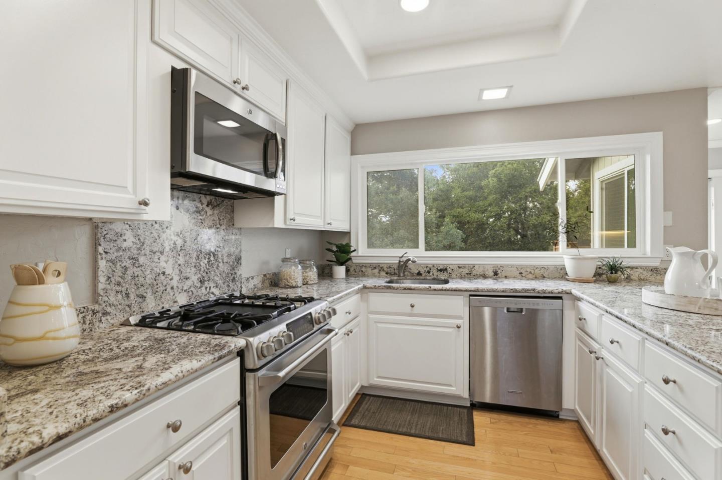7111 Wooded Lake DR