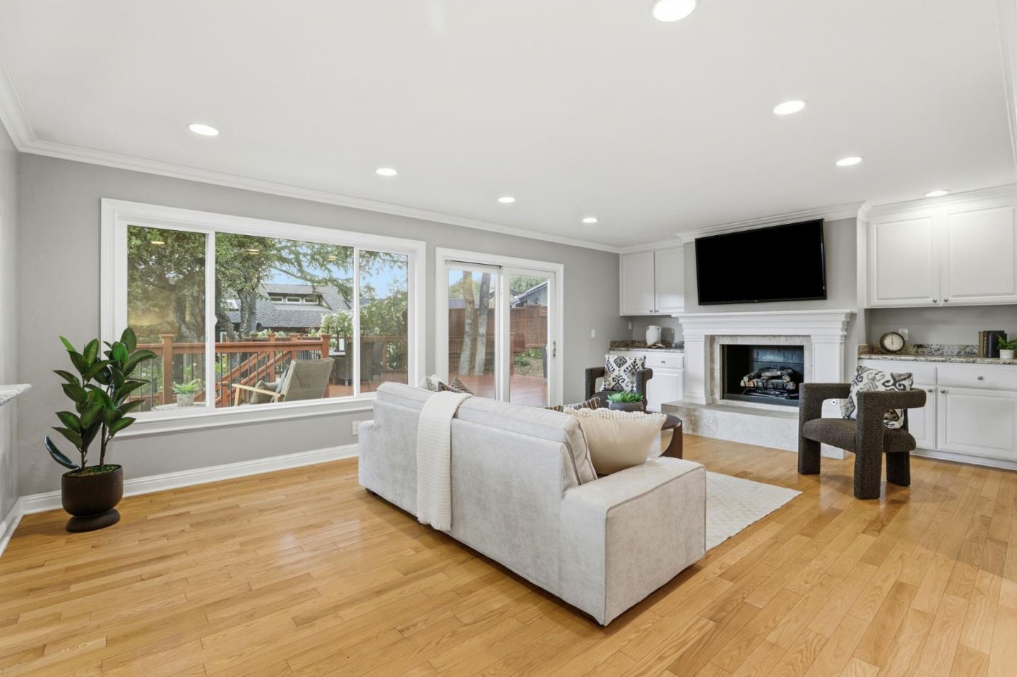7111 Wooded Lake DR