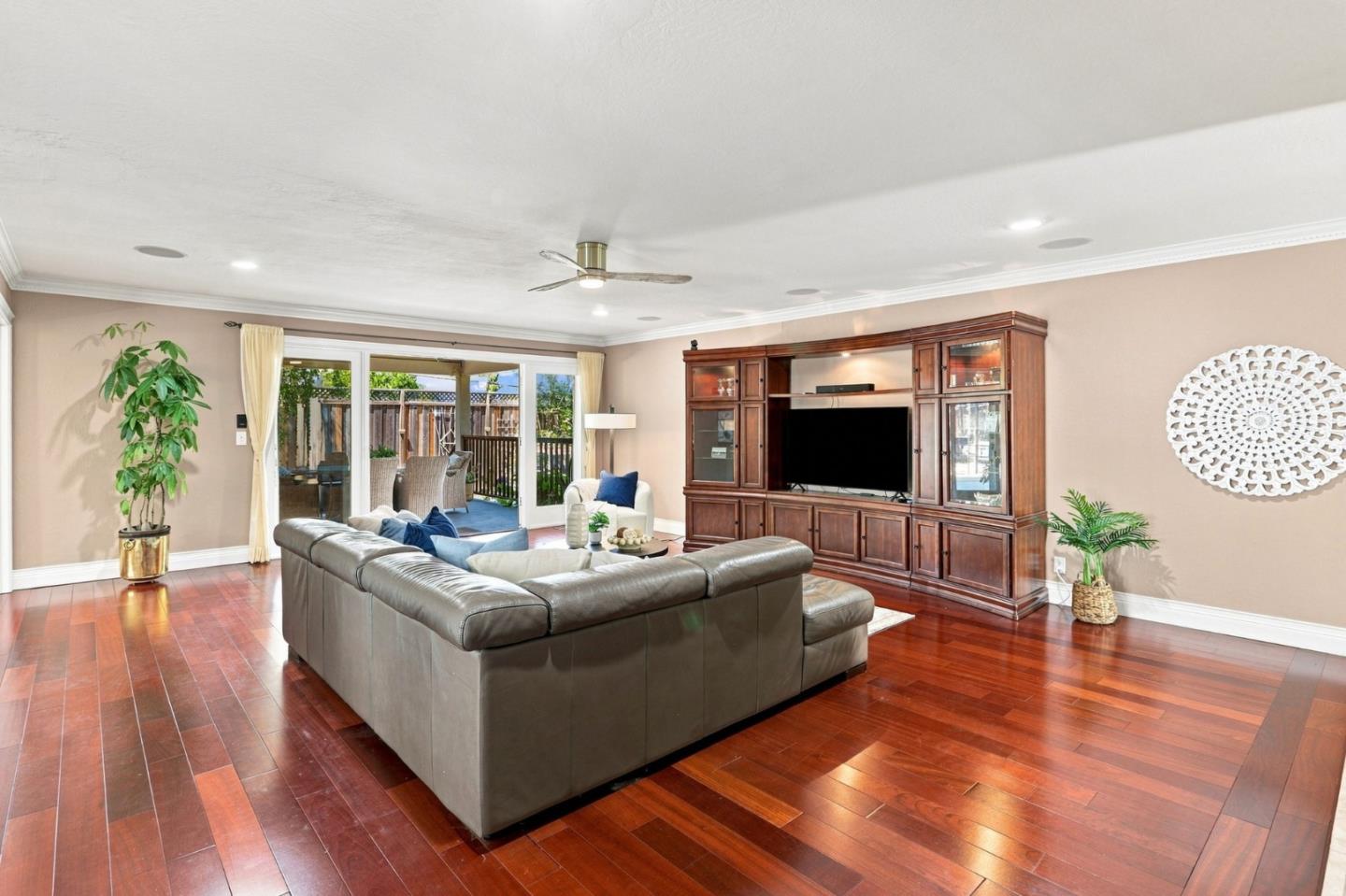 6463 Camelia DR